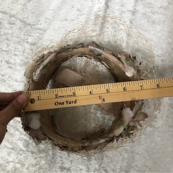 Vintage pillbox hat floral w/netting - Picture 6 of 7